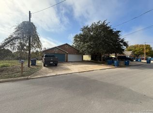 818 Houston, Pleasanton, TX 78064