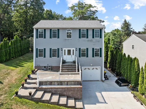 129 Dewey St, Fall River, MA 02720