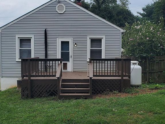 3rd image of 518 Carter St