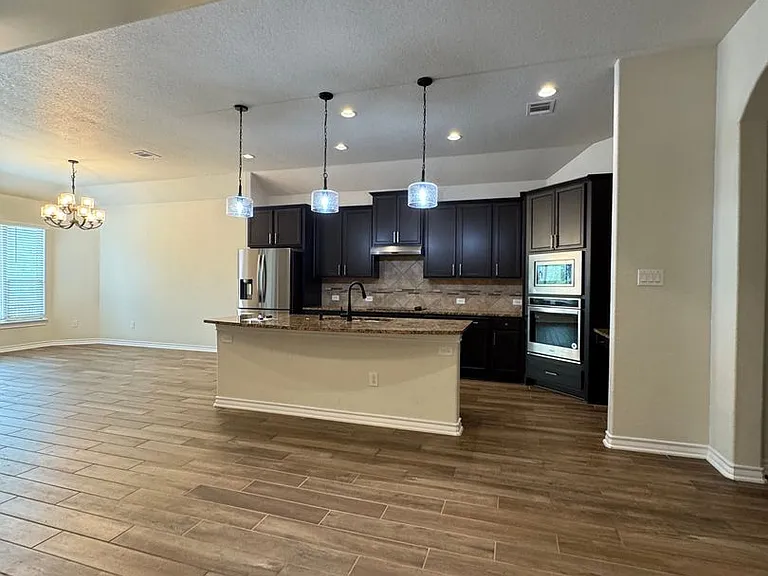 3202 Blantyre — Photo 7