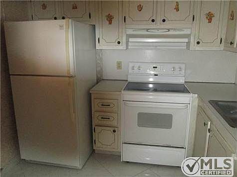4th image of 195 Seville Ln #I