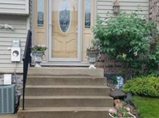 1652 Hickory Ln, Eagan, MN 55122