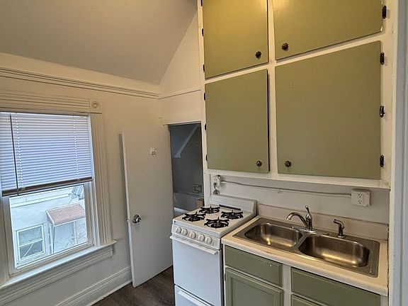 5th image of 1309 S 32nd St APT 3