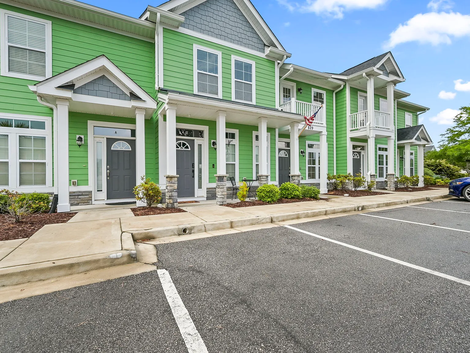 2 bed, 2.5 bath, 1216 sqft, $2,200 — Photo 1