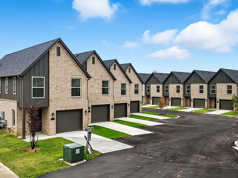 Now offering One & Half Month Free Rent *Advertised Rate is Reflective of Special Offer!* — Photo 78
