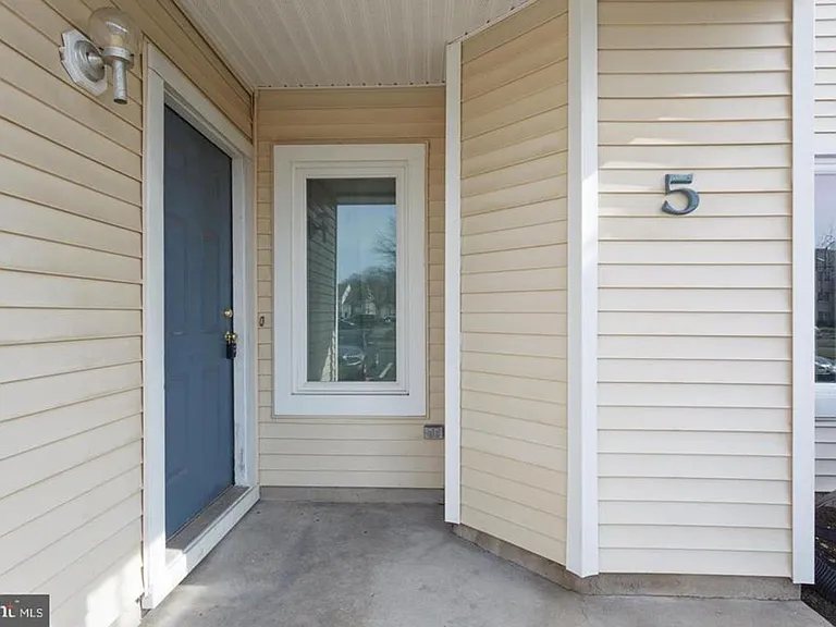 5 Michele Ct — Photo 11