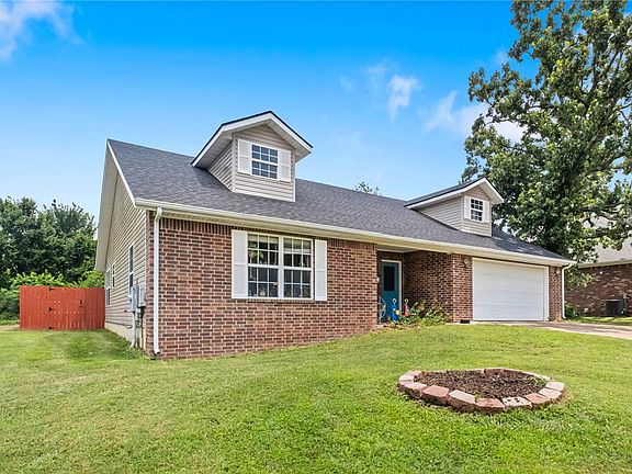 2nd image of 8 Hebrides Dr
