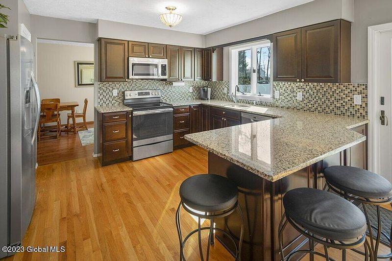 5th image of 10 Jester Court