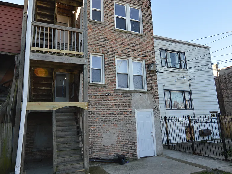3422 W Grenshaw St #2 — Photo 12