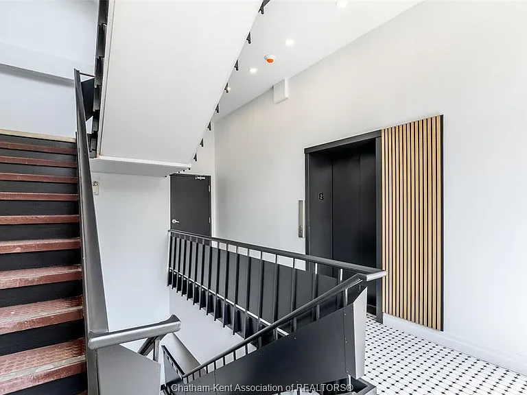 138 King St W #202 — Photo 7