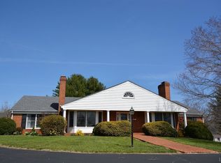100 Meadowgate Dr, Forest, VA 24551