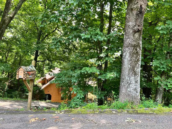301 Alpine Dr, Rossville, GA 30741