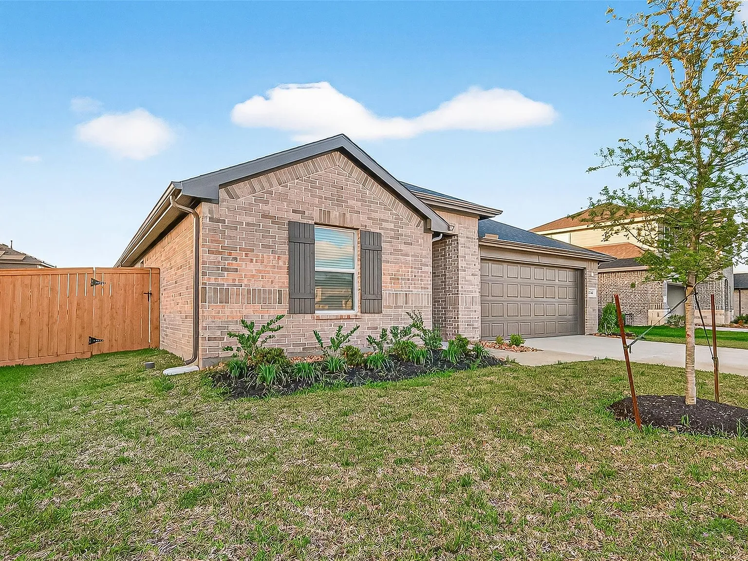 4 bed, 3.0 bath, 2041 sqft, $2,850 — Photo 3