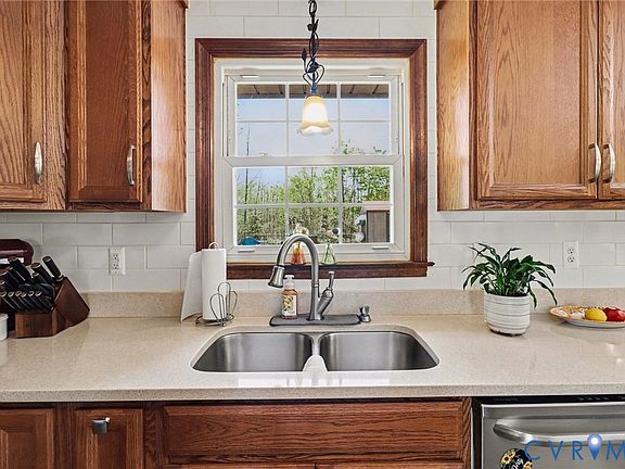 3rd image of 2113 Chemin Rd