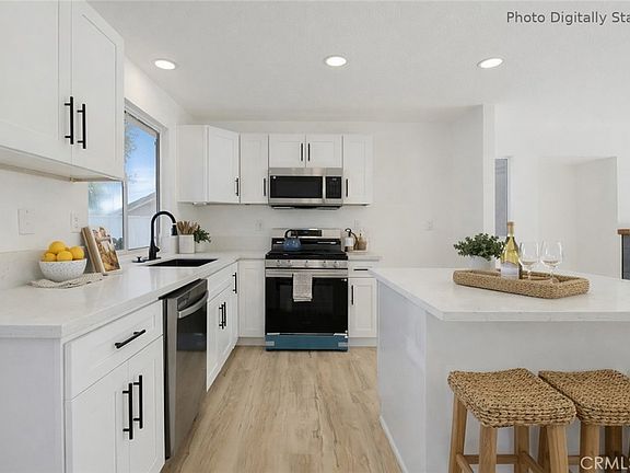 4th image of 27551 Eastwind Dr