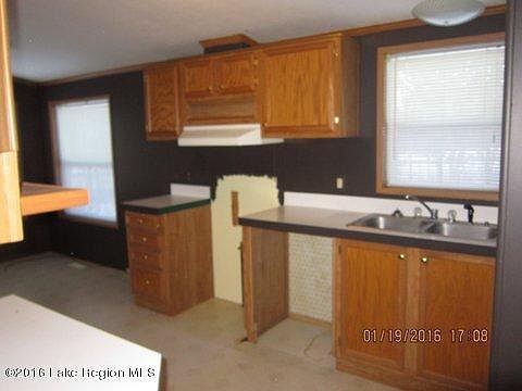 4th image of 21168 Westwood Dr