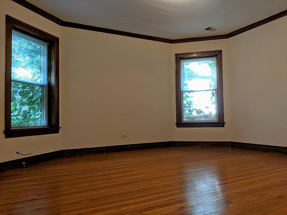 3rd image of 3424 W Medill Ave #1