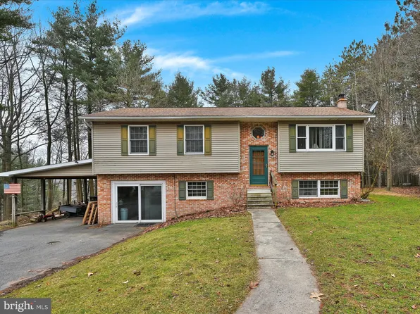 21 Brier Dr, Pottsville, PA 17901