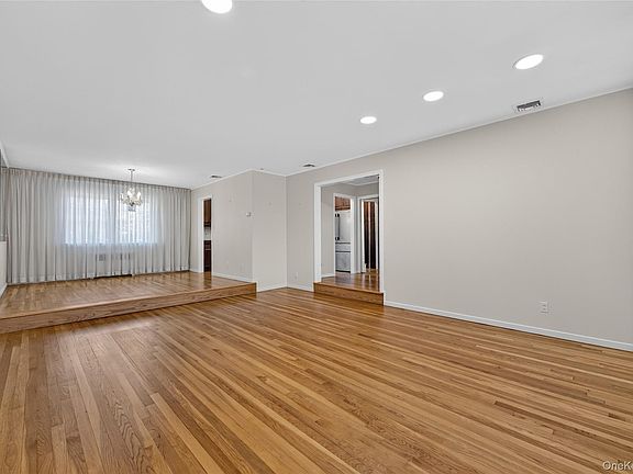 5th image of 1468 Tyler Avenue
