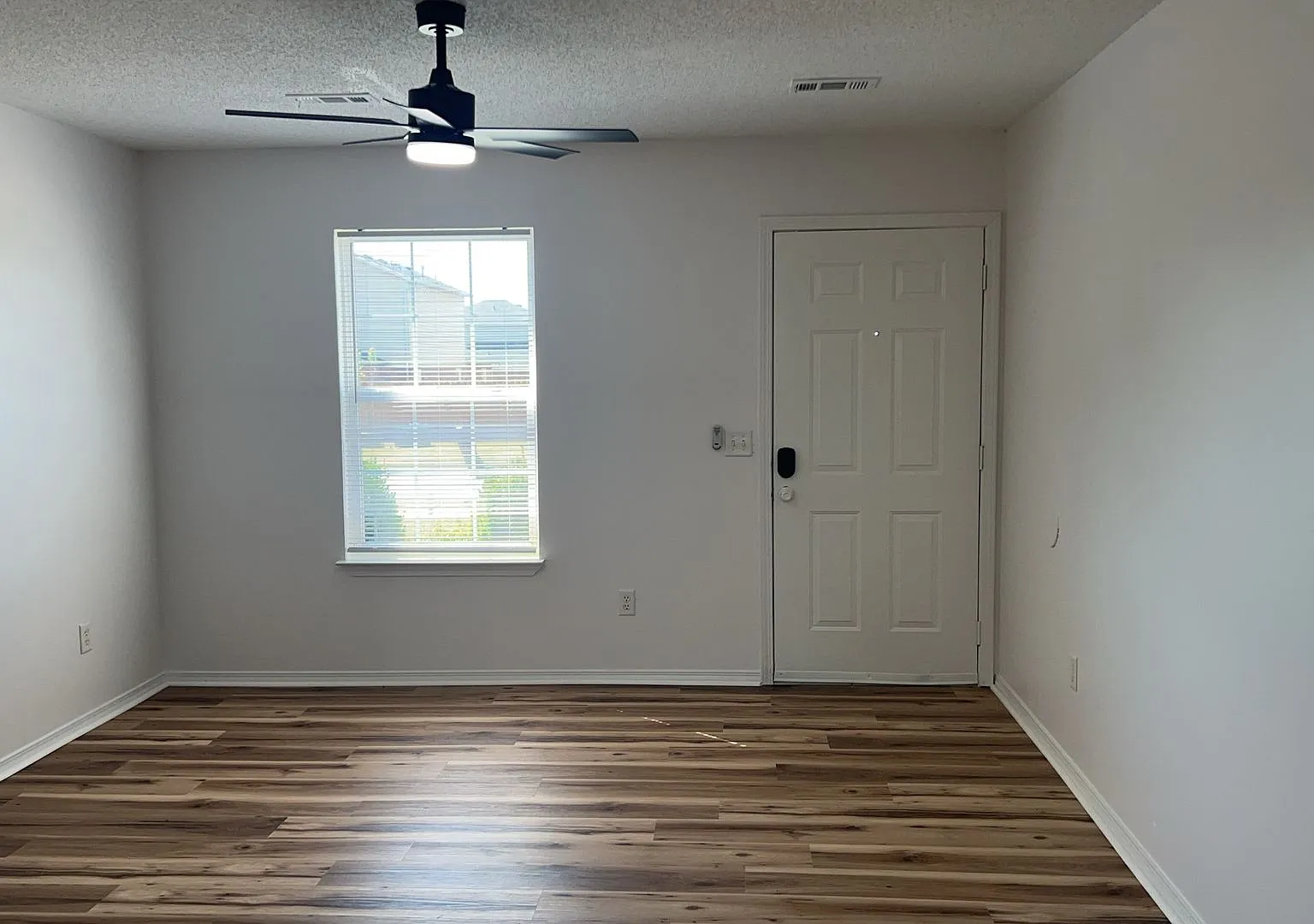 3302 SW Landau Ct Apt 1 & 2 — Photo 3