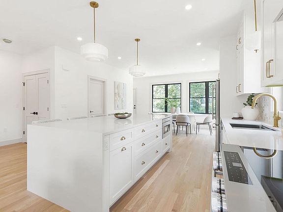 4th image of 28 Howard St #2