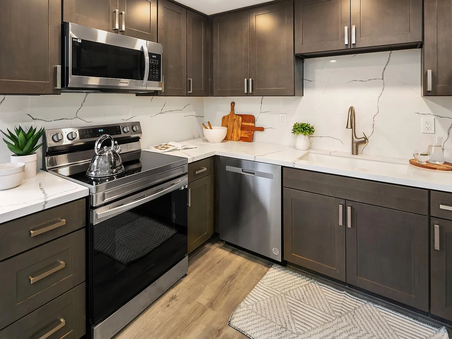 2 bed, 950 sqft, $2,700 — Photo 1