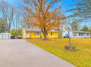 1108 Farnsworth Rd S, Rochester, NY 14623