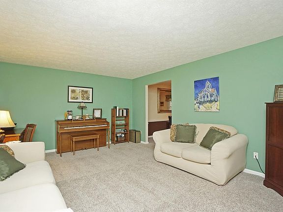 5th image of 7967 Country Green Ct