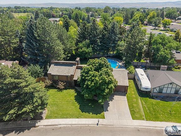 4th image of 2795 Surrey Ln