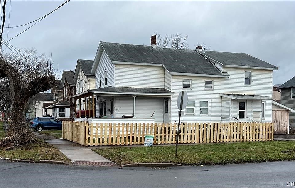 1st image of 400 Henry St