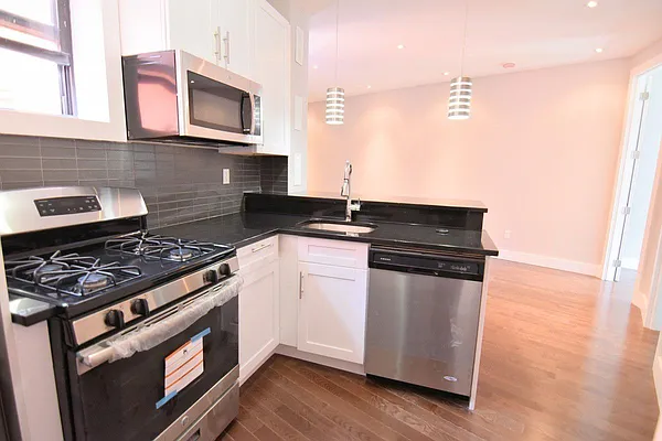 Rented by Zuz Realty | media 31