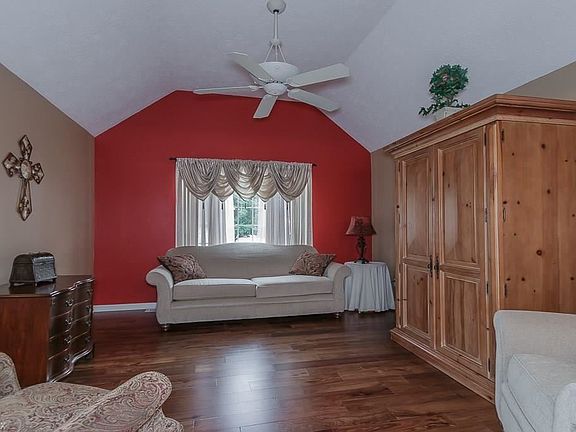 3rd image of 36310 Sandy Knoll Dr