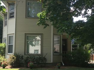 211 Maple Ave, Village Of Hartland, WI 53029