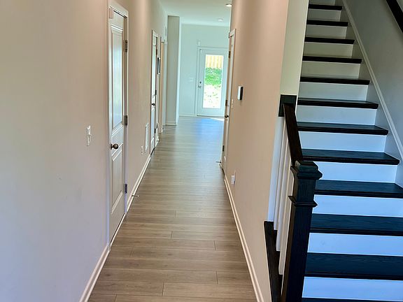 3rd image of 303 Barnwell Dr