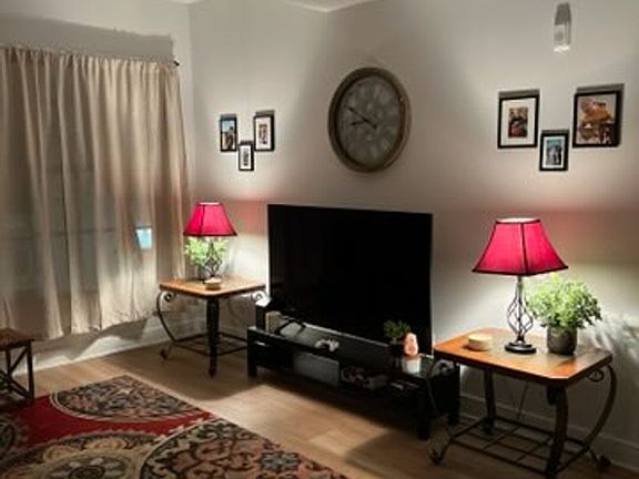 3rd image of 3148-52 Richmond St #5