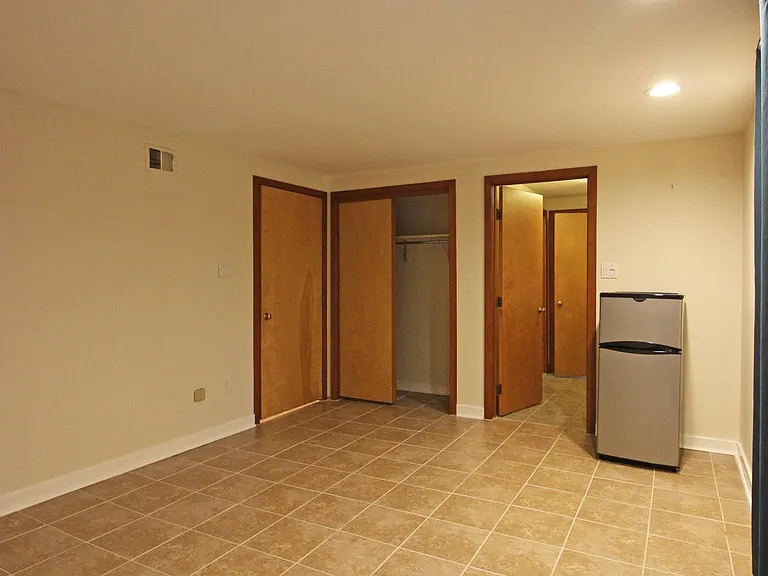 6872 Melrose Dr — Photo 29
