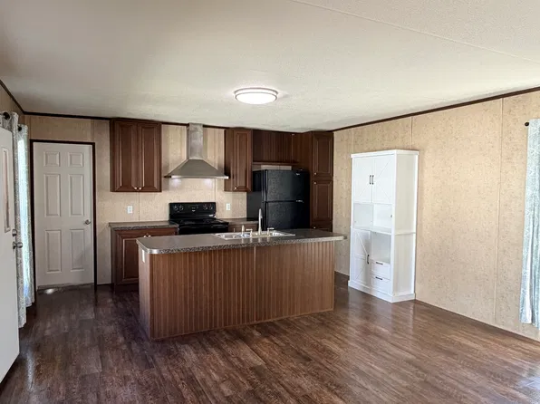 120 S Washington Ave, Sedgwick, KS 67135