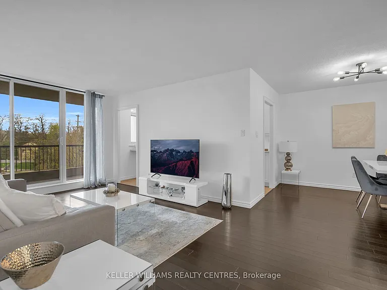 7811 Yonge St #407 — Photo 6