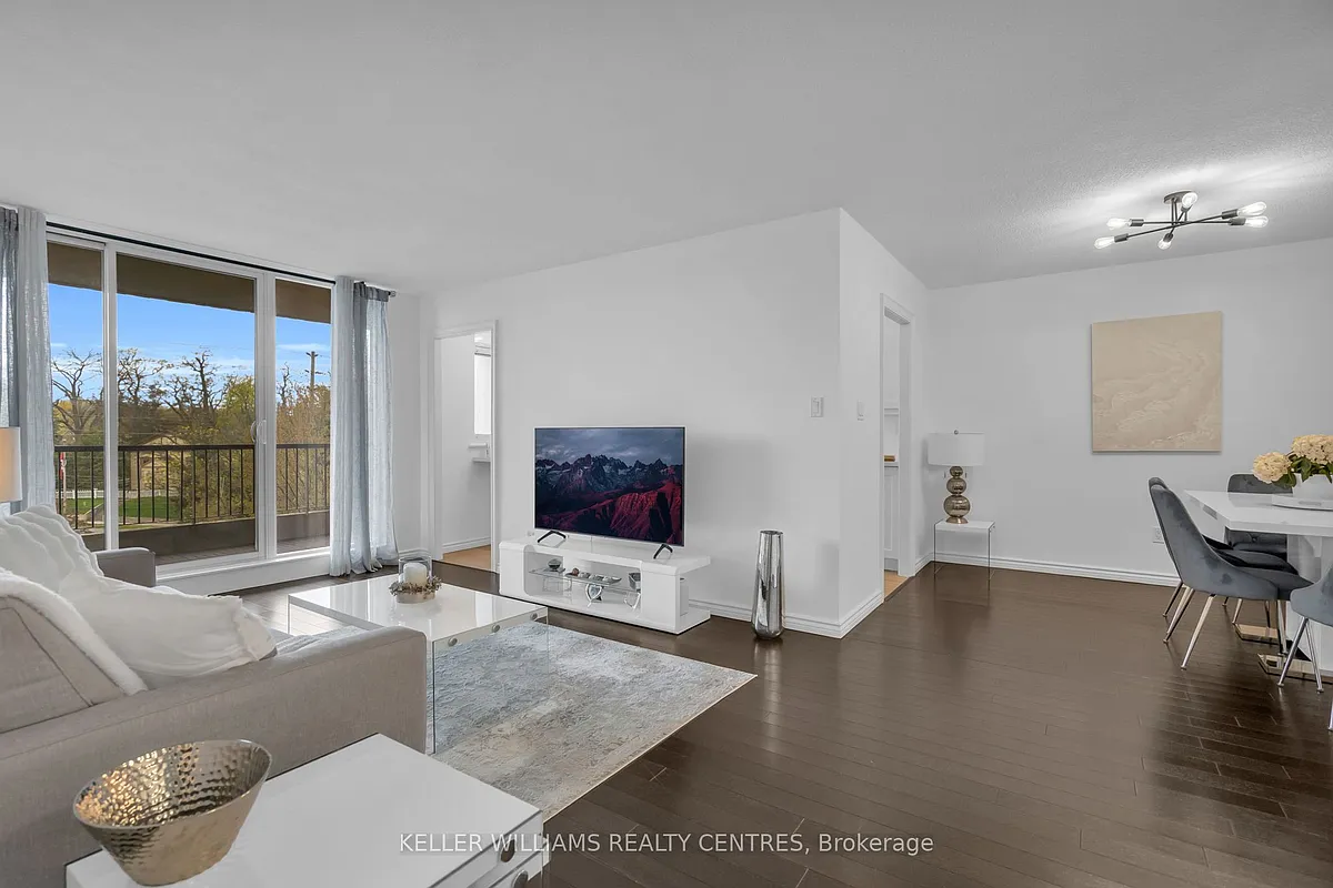 Building Photo - 7811 Yonge St #407