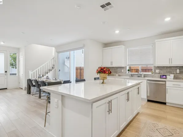 37231 Sand Bar Pl, Newark, CA 94560