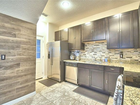 5th image of 2412R Seven Oaks Dr