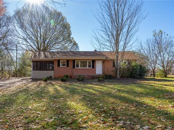 1892 Flat Rock Rd, Reidsville, NC 27320