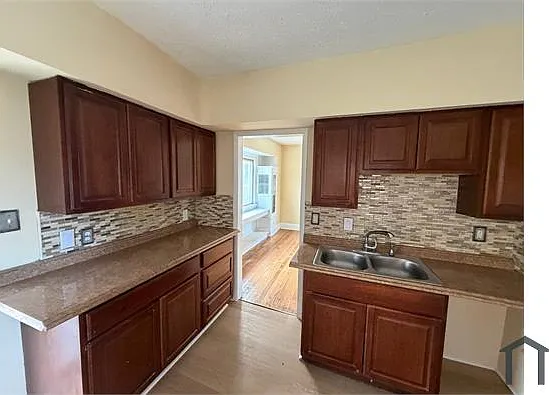 12816 Thornhurst Ave — Photo 20