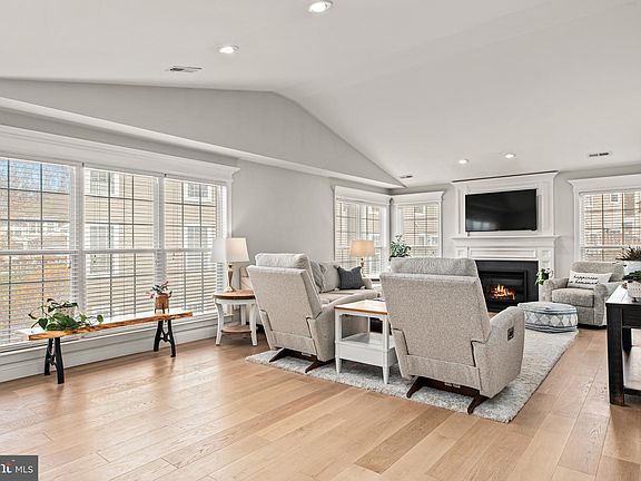 3rd image of 120 Stewarts Ct #802