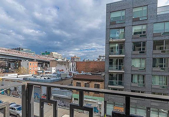 4th image of 426 Wythe Ave #401