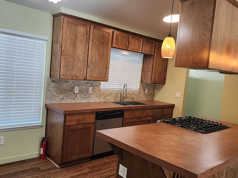 1712 Applegate Dr — Photo 10