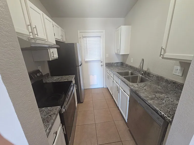 Lindsay Villas Townhomes — Photo 24