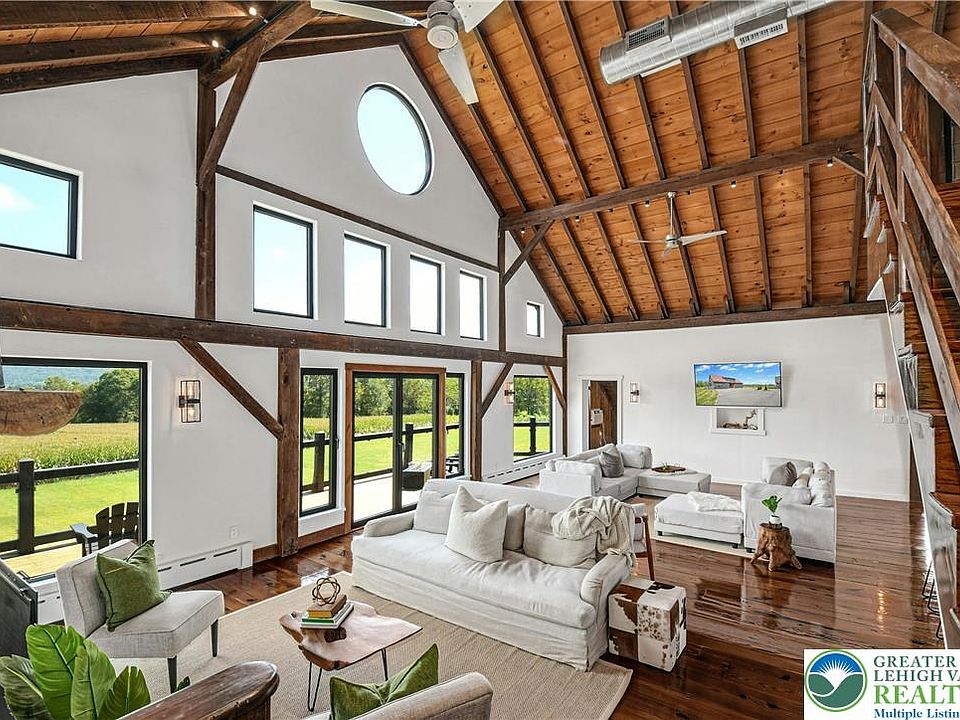 7th image of this home