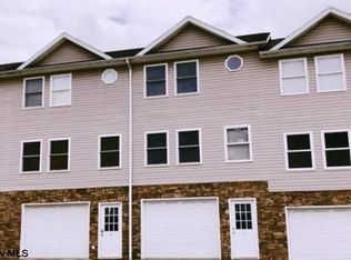 6 Lewis Lndg, Morgantown, WV 26505