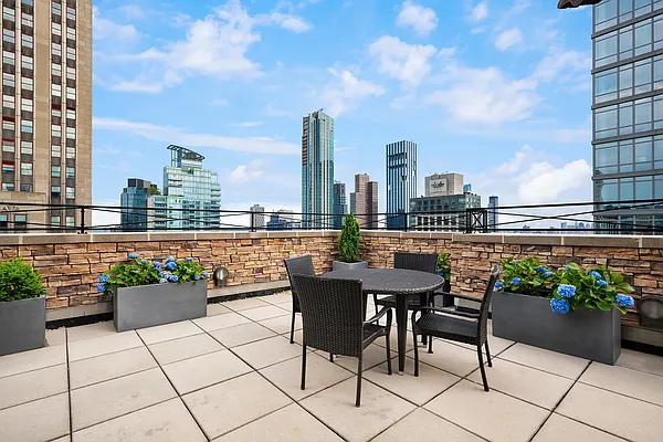 Rented by Compass | media 44